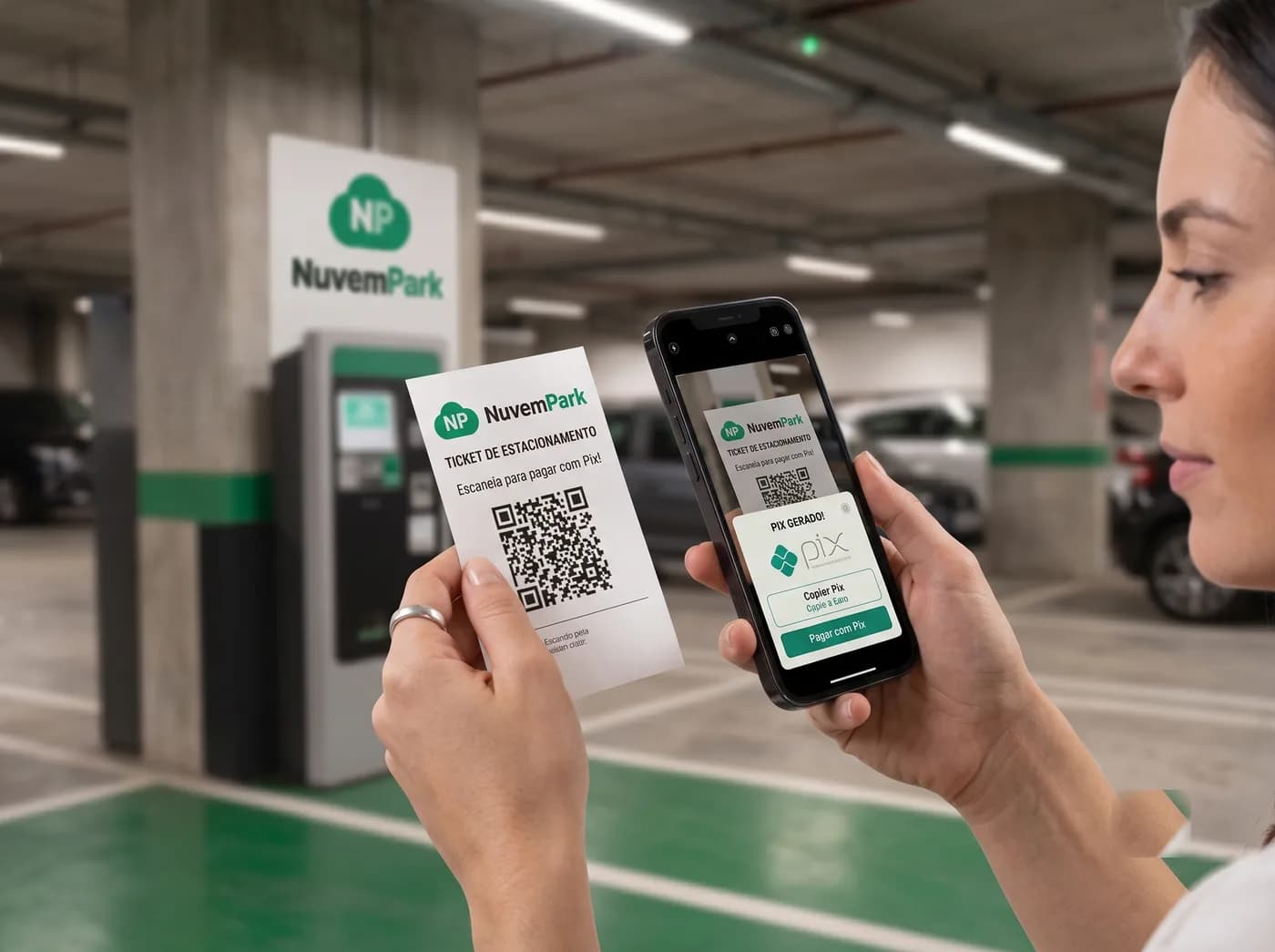 Cliente escaneia o QR do ticket NuvemPark e paga com Pix no celular